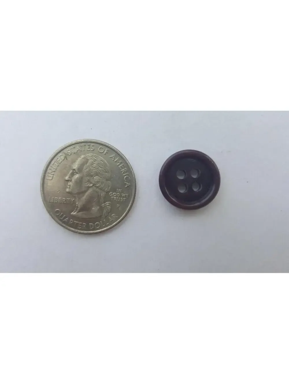 Burgundy Bliss, 4 Hole Sewing/Crafts Buttons 15mm - 24 Pieces (062)